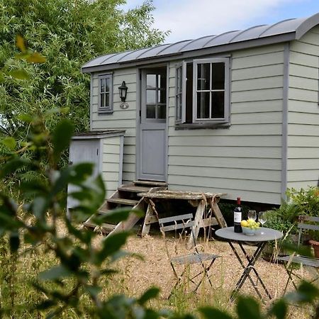 The Shepherd'S Hut @ Chichester Cottage ภายนอก รูปภาพ