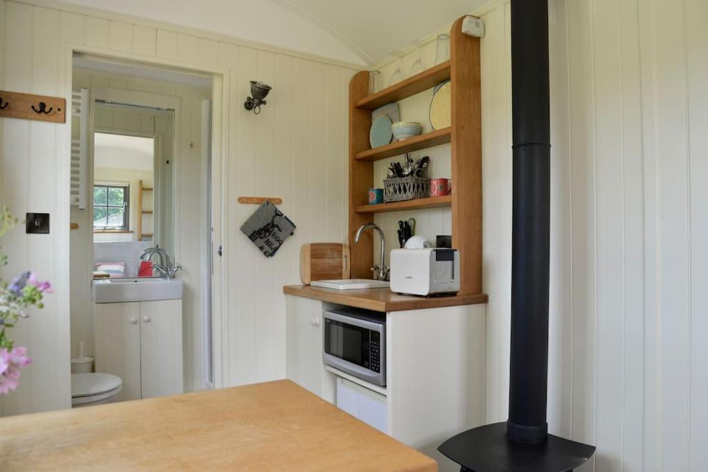 The Shepherd'S Hut @ Chichester Cottage ภายนอก รูปภาพ