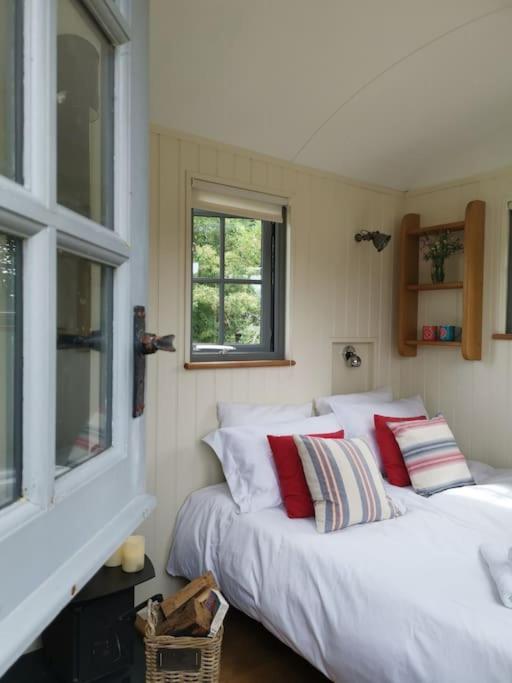 The Shepherd'S Hut @ Chichester Cottage ภายนอก รูปภาพ