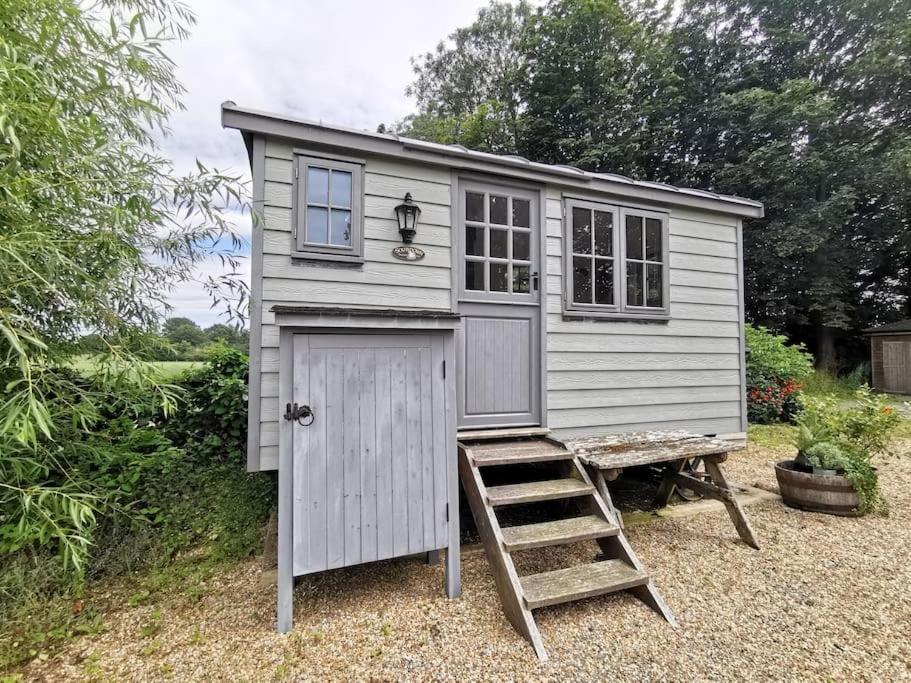 The Shepherd'S Hut @ Chichester Cottage ภายนอก รูปภาพ